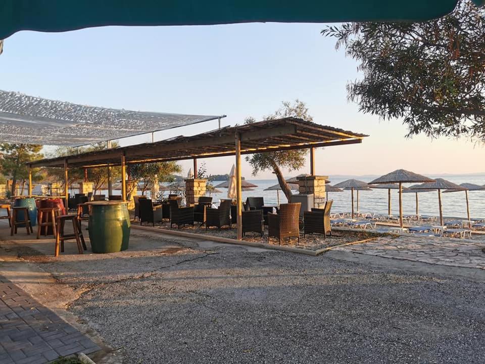 Camping Drepanos 伊古迈尼察 外观 照片