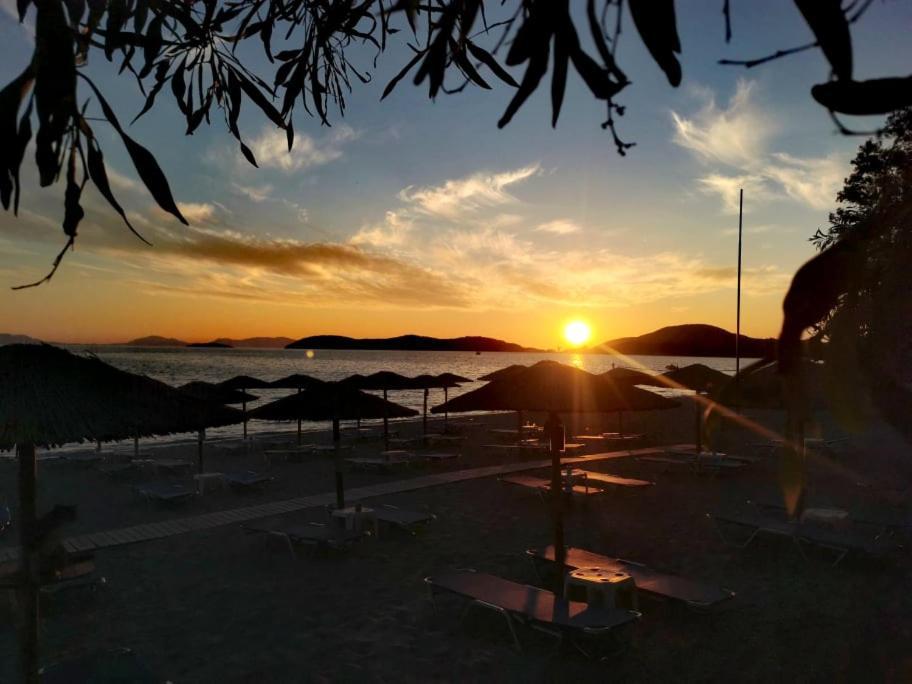 Camping Drepanos 伊古迈尼察 外观 照片
